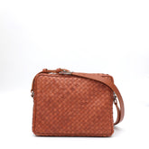 Miss bag grande, borsa a tracolla in pelle intrecciata marrone cuoio, prodotta e venduta da Pianigiani handmade leather bags.